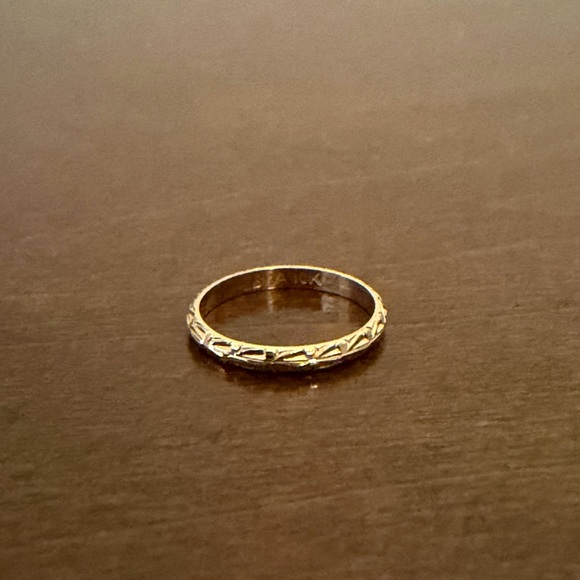 vintage victorian BDA 10k solid gold floral etched baby ring or necklace charm - Picture 6 of 7